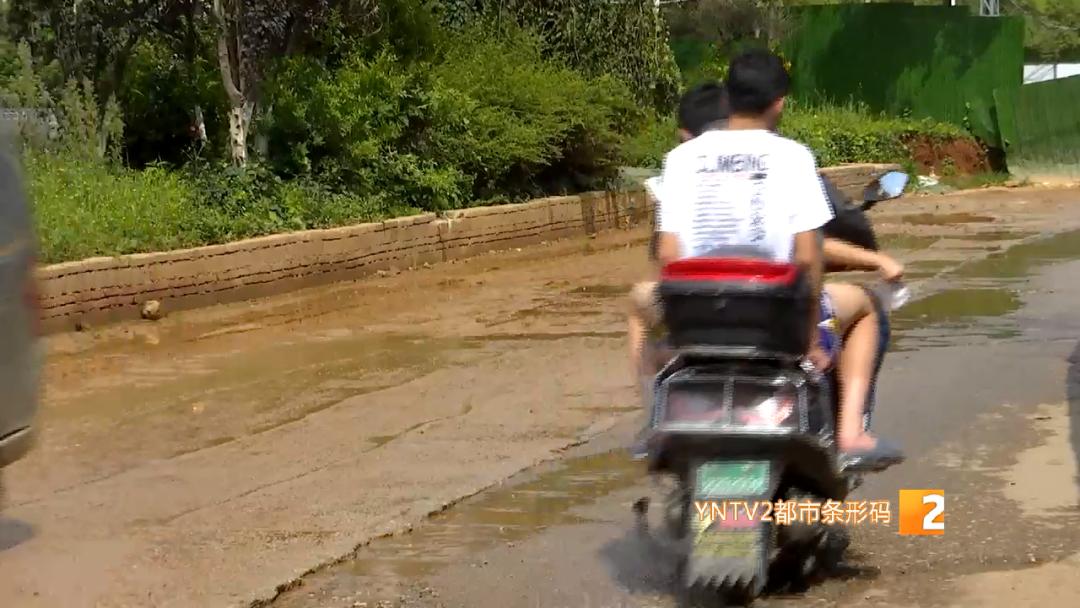 DƬ